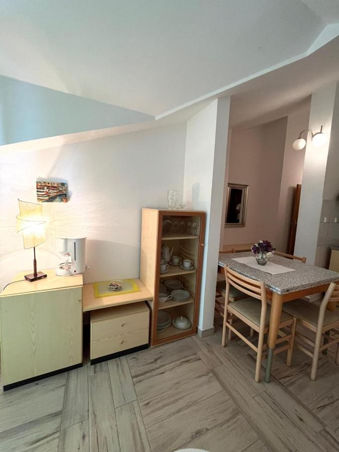Gorana Apartman With Swimming Pool Apartamento Jelsa  Exterior foto