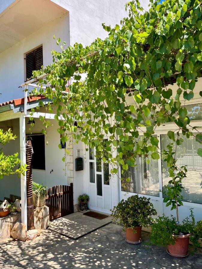 Gorana Apartman With Swimming Pool Apartamento Jelsa  Exterior foto