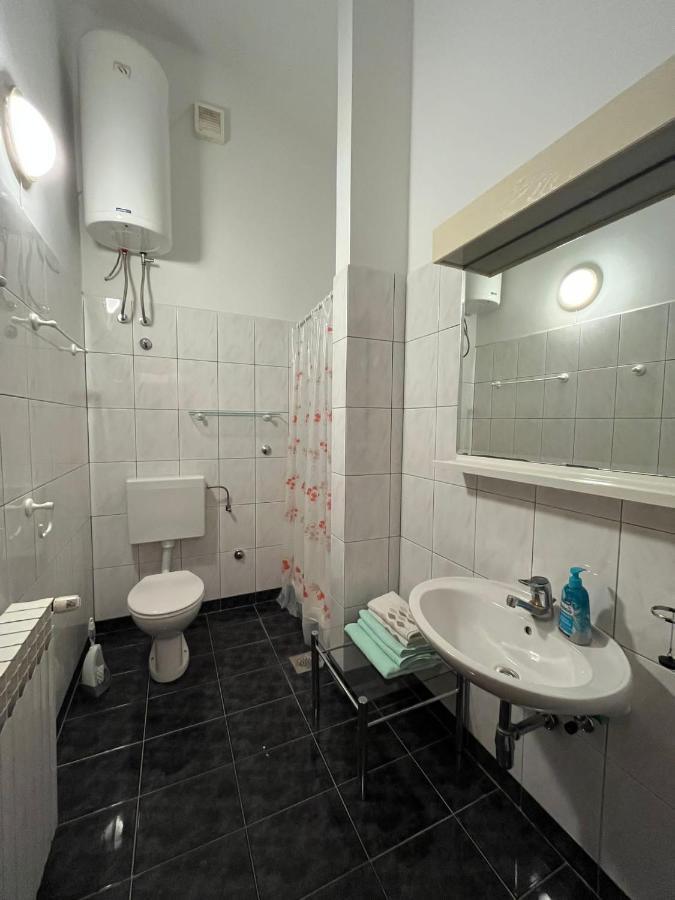 Gorana Apartman With Swimming Pool Apartamento Jelsa  Exterior foto