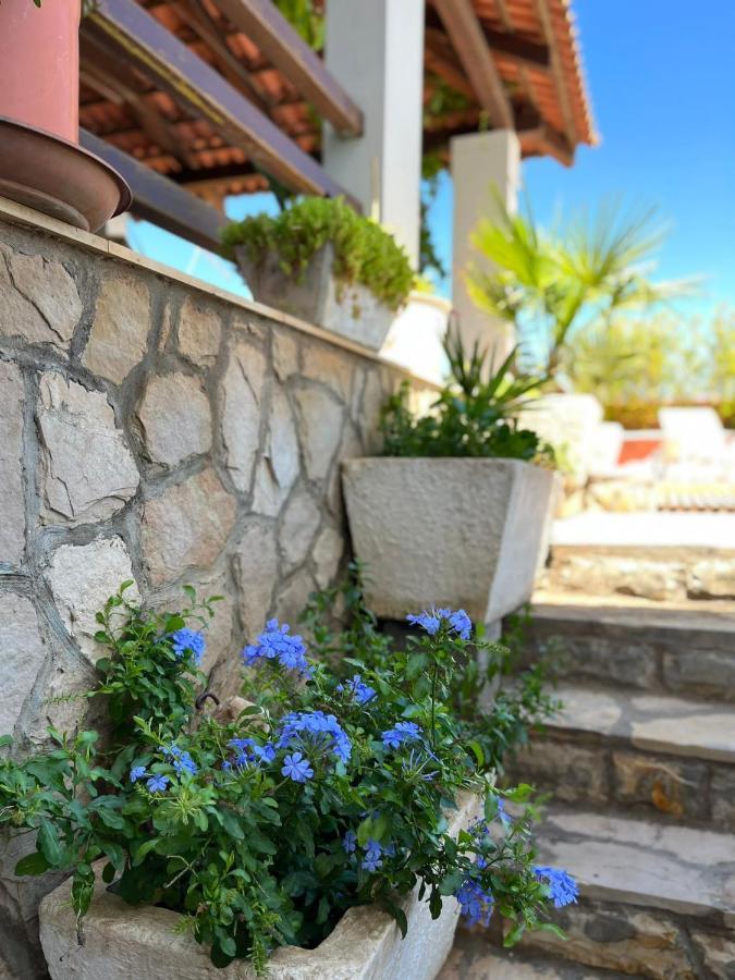 Gorana Apartman With Swimming Pool Apartamento Jelsa  Exterior foto