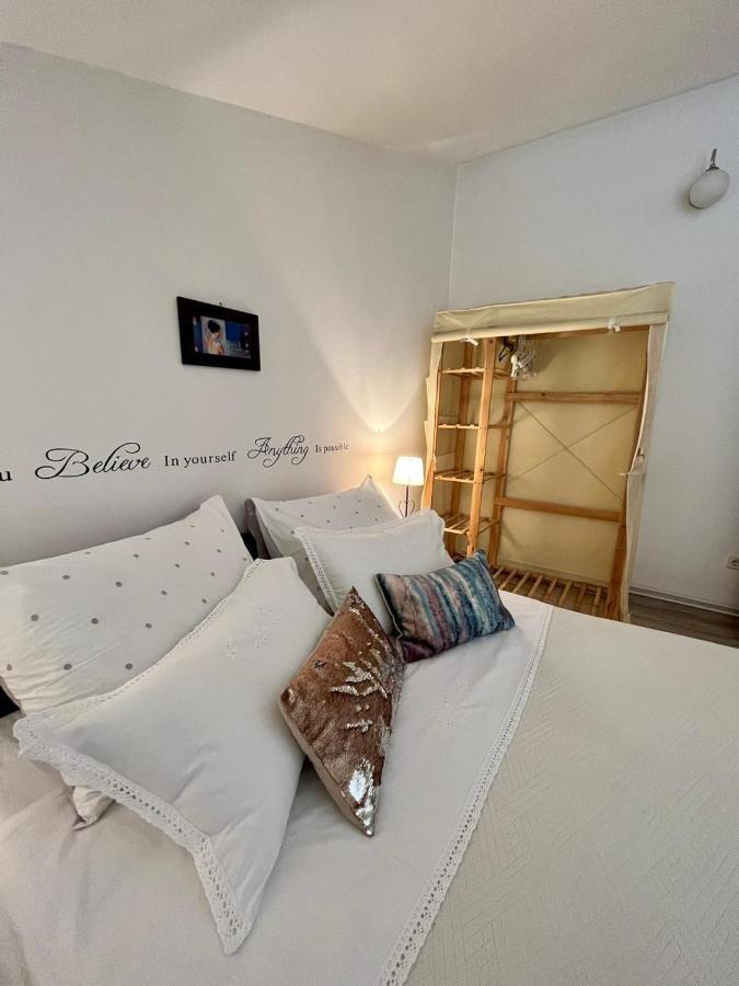 Gorana Apartman With Swimming Pool Apartamento Jelsa  Exterior foto