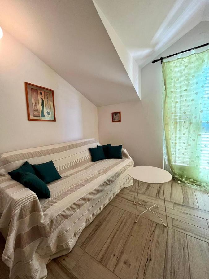 Gorana Apartman With Swimming Pool Apartamento Jelsa  Exterior foto