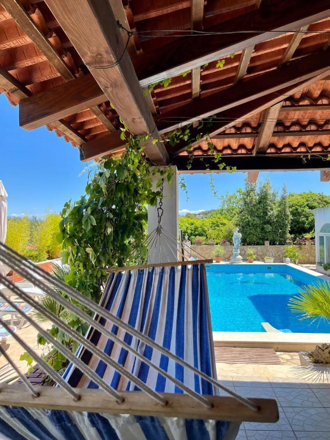 Gorana Apartman With Swimming Pool Apartamento Jelsa  Exterior foto