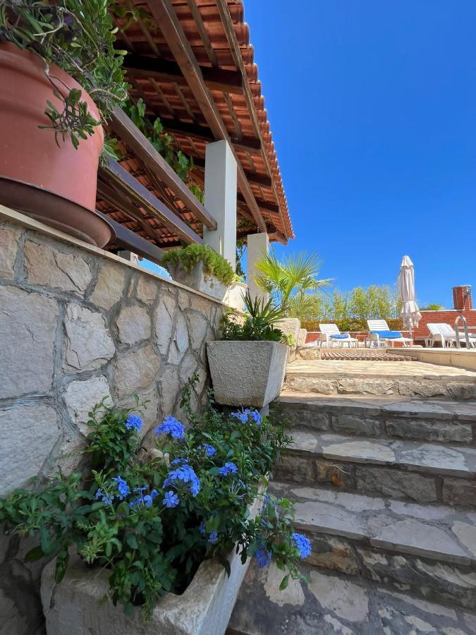 Gorana Apartman With Swimming Pool Apartamento Jelsa  Exterior foto