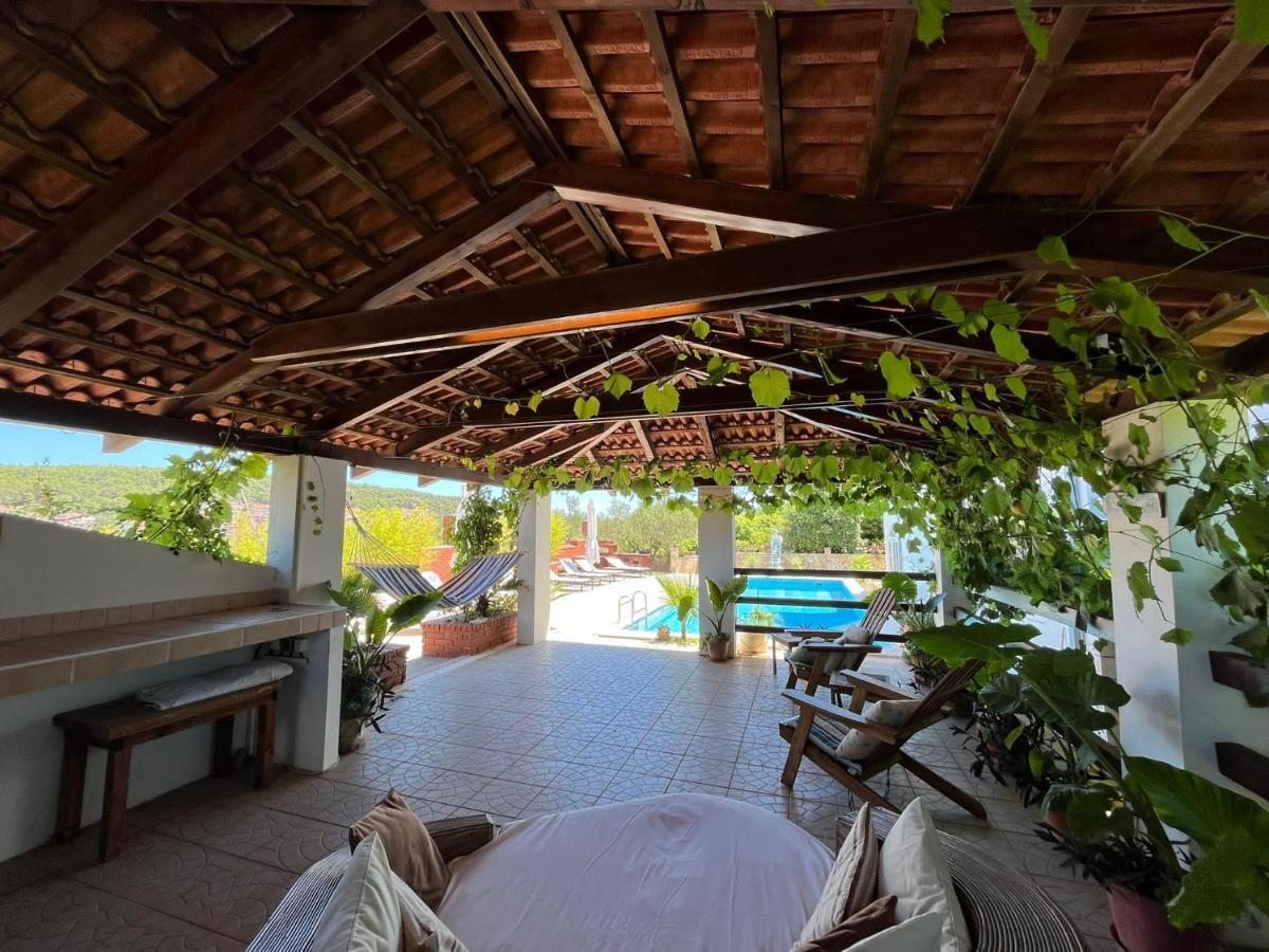 Gorana Apartman With Swimming Pool Apartamento Jelsa  Exterior foto